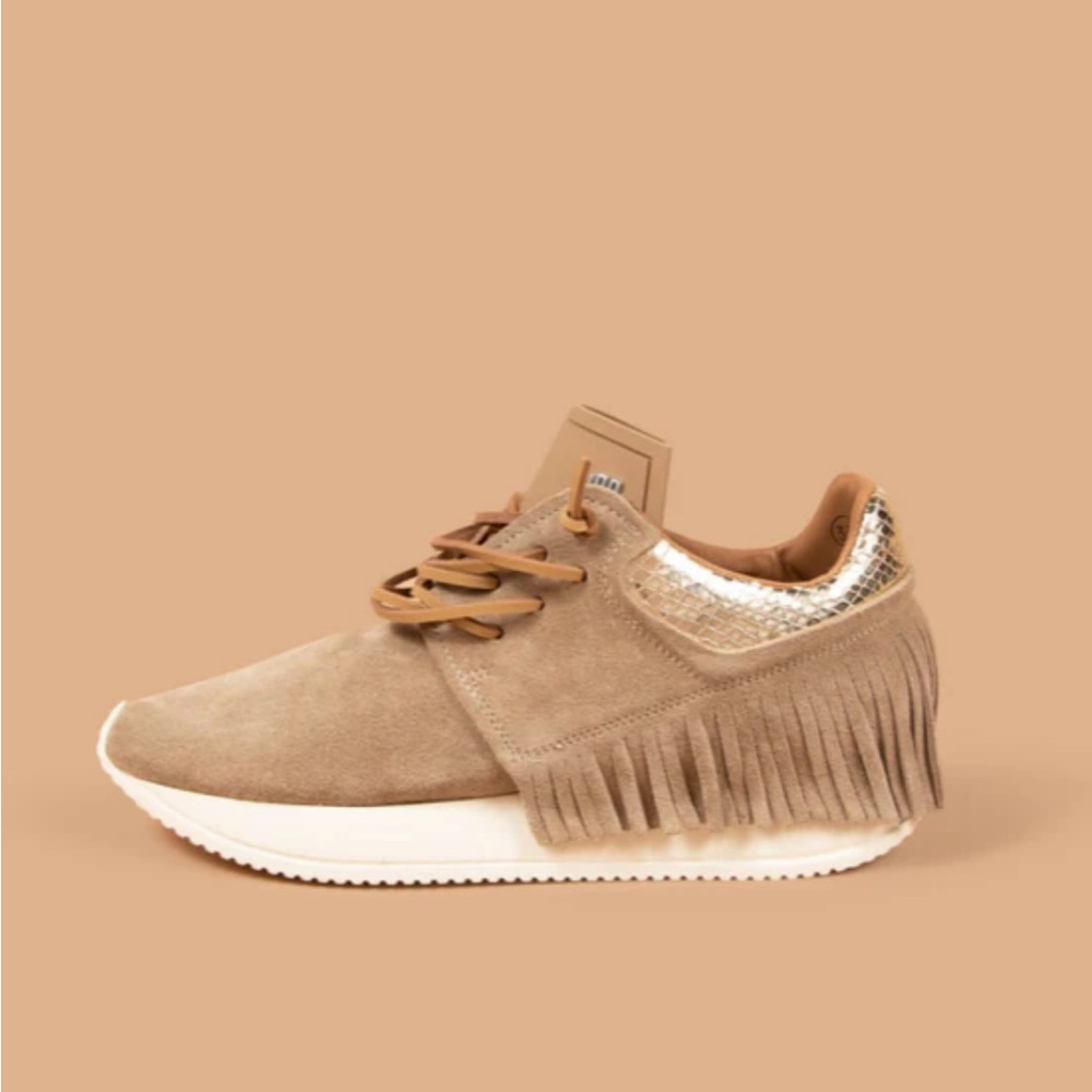 ESSEUTESSE BEIGE FRINGE SNEAKERS SIZE 40